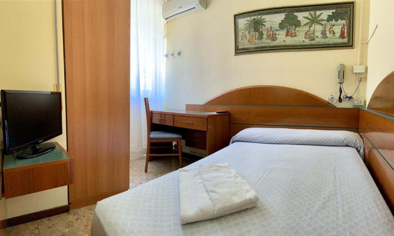 Hotel Lorenz Caorle Exterior photo