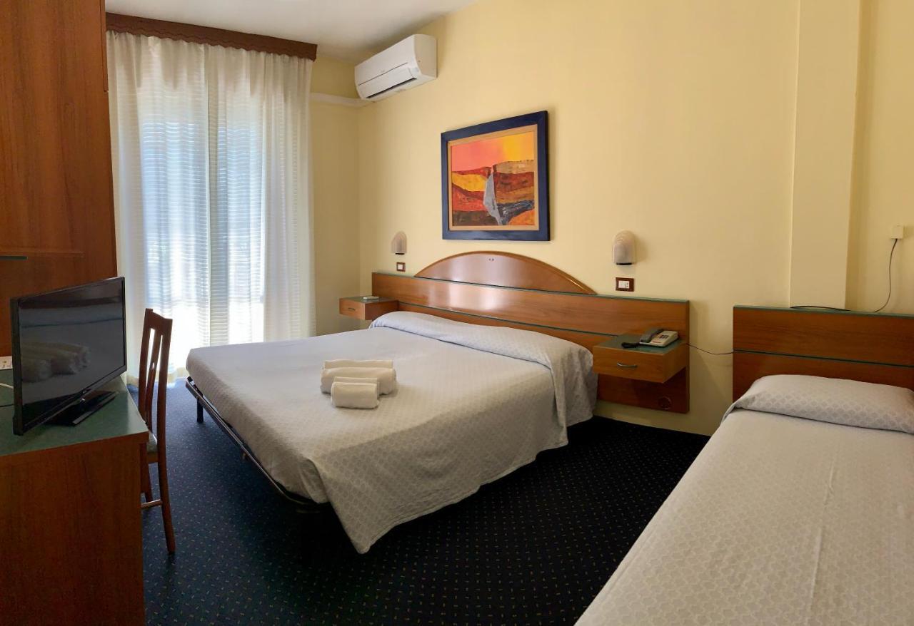 Hotel Lorenz Caorle Exterior photo