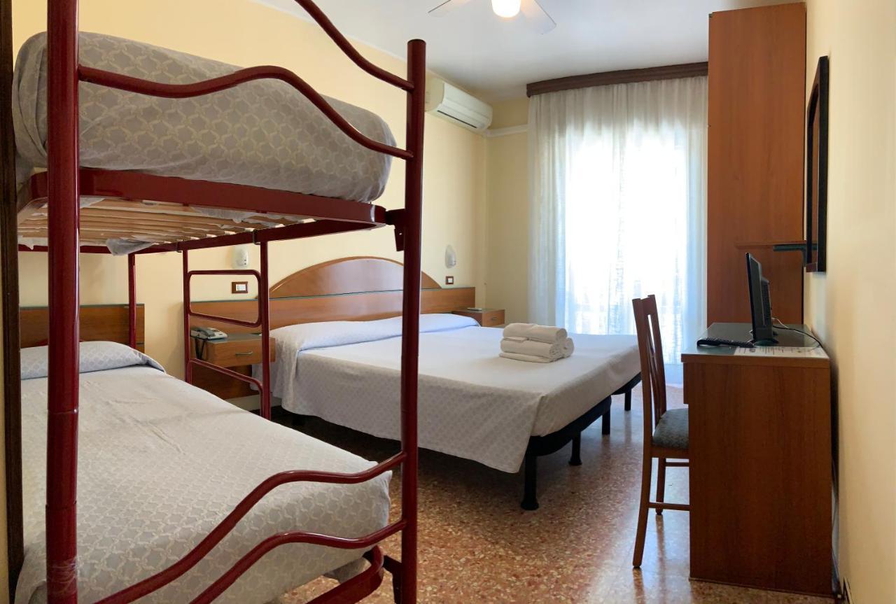 Hotel Lorenz Caorle Exterior photo