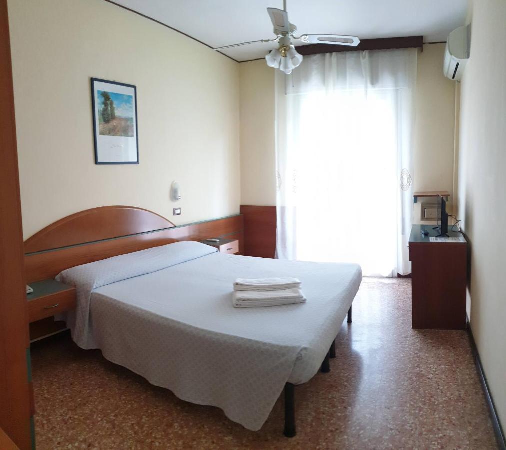 Hotel Lorenz Caorle Exterior photo